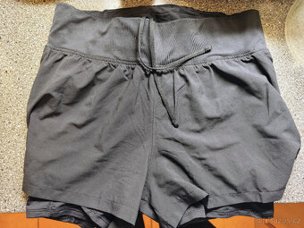 Under Armour-běžecké kraťasy-velikost M - 2