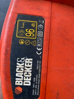 Elektrické nůžky na živý plot Black+Decker - 2