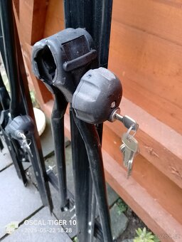 Uzamykatelné příčníky a 4 nosiče HAKR – kompletní sada - 2