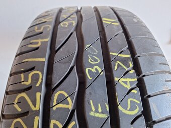 Prodám letní pneu 225/45/17 Bridgesrone - 2