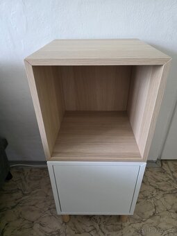 SKŘÍŇKA S PODNOŽÍM - 2
