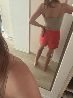 Červené plátěné kraťasy, H&M, vel. 40 - 2