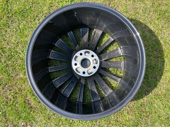 1 kus alu disk original Škoda trinity R19 superb - 2