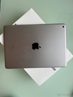iPad 6th generation 128gb wifi - 2