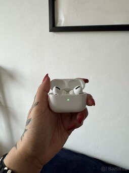 AirPods Pro 1 s bezdrátovým nabíjecím pouzdrem - 2