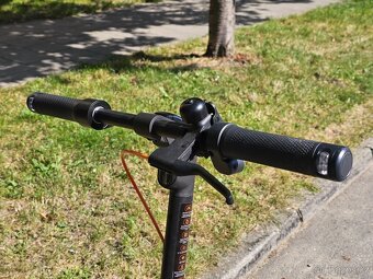 Elektrická koloběžka Ninebot by Segway F2 Pro E - 2