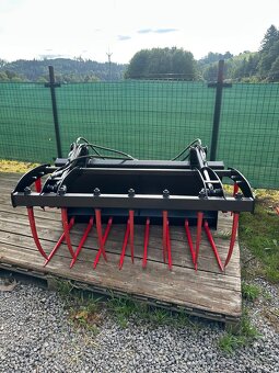 Krokodyl s přidržovačem - 2