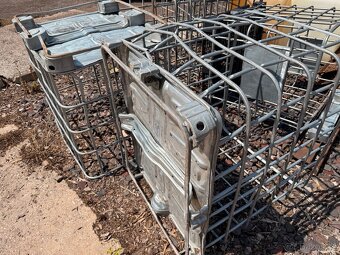 Prodám IBC klece (poničená paleta) - 2