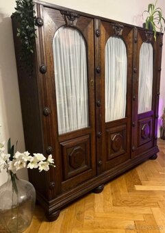 Starožitná šatní skříň - 2