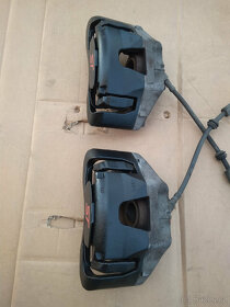 Přední brzdové třmeny FORD FOCUS Mk2 2.5 ST 320mm - 2