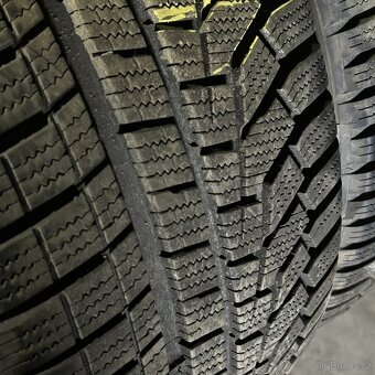 Zimní pneu 235/45 R17 97V Hankook 7-7,5mm - 2