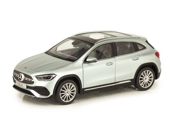Mercedes Benz GLA 1:18 - 2