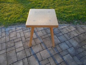 stolička dřevěná - 2