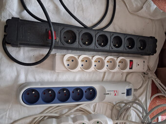 Prodám prodlužovací kabely 220V. - 2