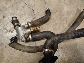 Yamaha Fzr 600 termostat ,hadice - 2