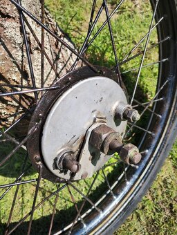 Prodám originální patinové kolo ČZ 150 C s linkami + brzda - 2