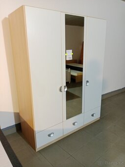 Šatní skříň - 2