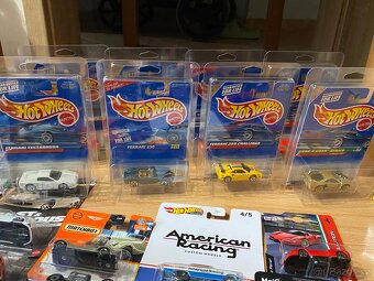 1:64 Sbírka autíček , nabídněte - 2