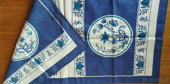 stolní běhoun s cibulákovým vzorem a 2 zástěry se stejným - 2