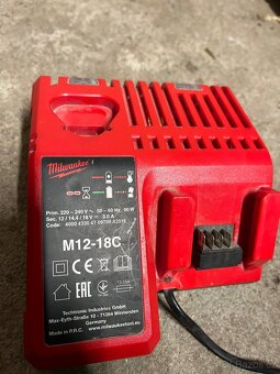 Nabíječka Milwaukee M12-18C - 2