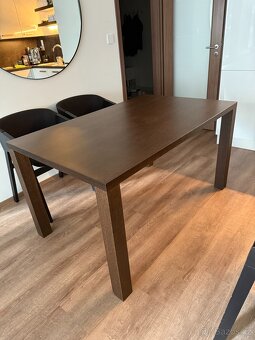 Masivní jídelní stůl 140x90, dýha tmavá - 2