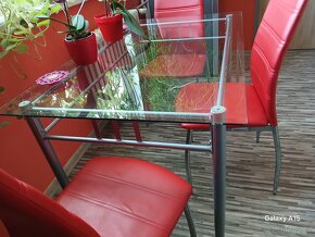 Kuchyňský stůl s židlemi - 2