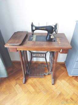 Šicí stroj zn. Phoenix Baer & Rempel - 2