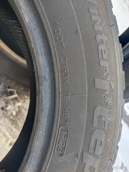 Prodám 2ks zimní pneu Hankook 205/60/16 se vzorkem kolem 6 m - 2