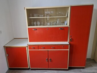 RETRO kredenc (2 ks) a další nábytek - 2