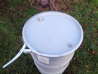 Uzavíratelné plechové sudy - 2