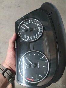 BMW E90/E91 budíky v pěkném stavu 2.0 diesel - 2