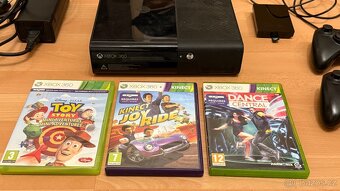 herní set Xbox 360 s Kinectem a 2 ovladači - 2