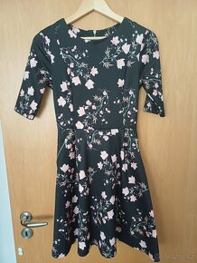 Černé letní šaty s květy - 2