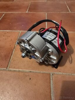 12V Elektromotor 250W s prevodovkou a regem - 2