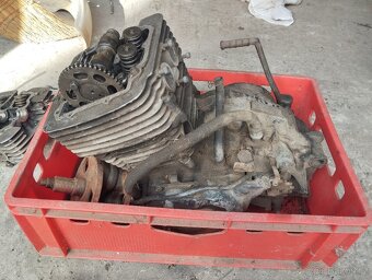 Motor z Yamaha XT550 - 2