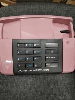 Růžový telefon - nový - 2