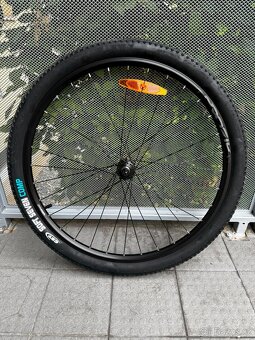Sada kompletních trekových kol včetně pneu 27,5" - 2