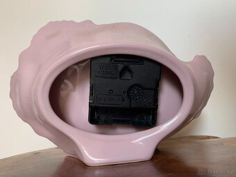 Stolní hodiny z růžového porcelánu, česká výroba - 2
