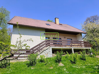 Velký třípodlažní dům se zahradou v Mokré u Černé v Pošumaví - 2