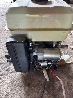 Spalovací motor 15HP 25mm elektrický start zánovní - 2