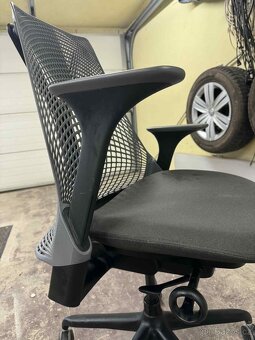 Prodám originálny kancelářskou židli HERMAN Miller sayl - 2