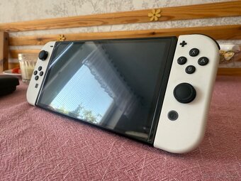 Nintendo switch OLED + příslušenství - 2