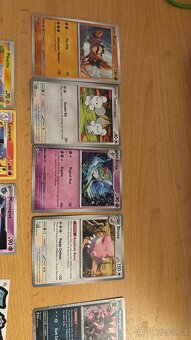Jedenáct karet Pokémonů a desková hra Pokémon + samolepky - 2