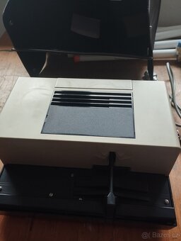 Pentacon promítačka diapozitivů - 2