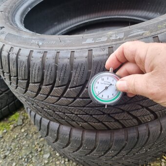 Zimní 2ks Bridgestone Run flat 225/50/18 - 2