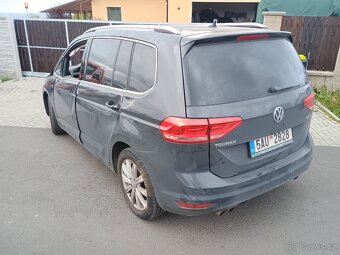 Prodám díly na vw Touran 5TA - 2