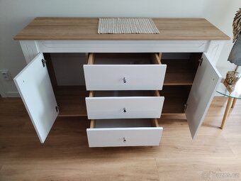 Skříňka kamkoliv - 2