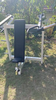 posilovací stroj na ramena - prsa Lax - 2