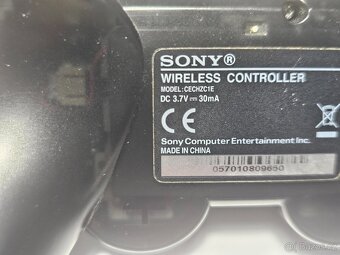 Původní model ovladače PS3 - 2