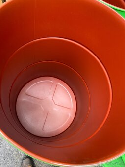 Barel - sud kovový o objemu 200l, s víkem / platí do smazání - 2